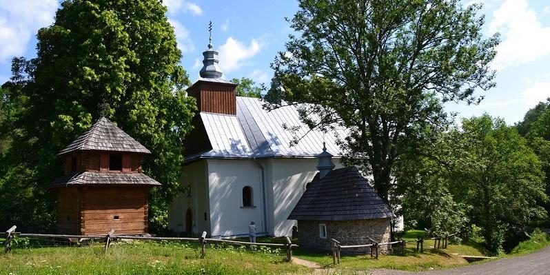 zdjęcie Bogusława Bajorka przedstawiające cerkiew w Łopience